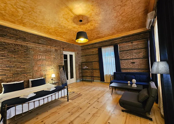 Old Gold Apartment