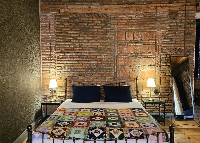 Old Gold Apartment